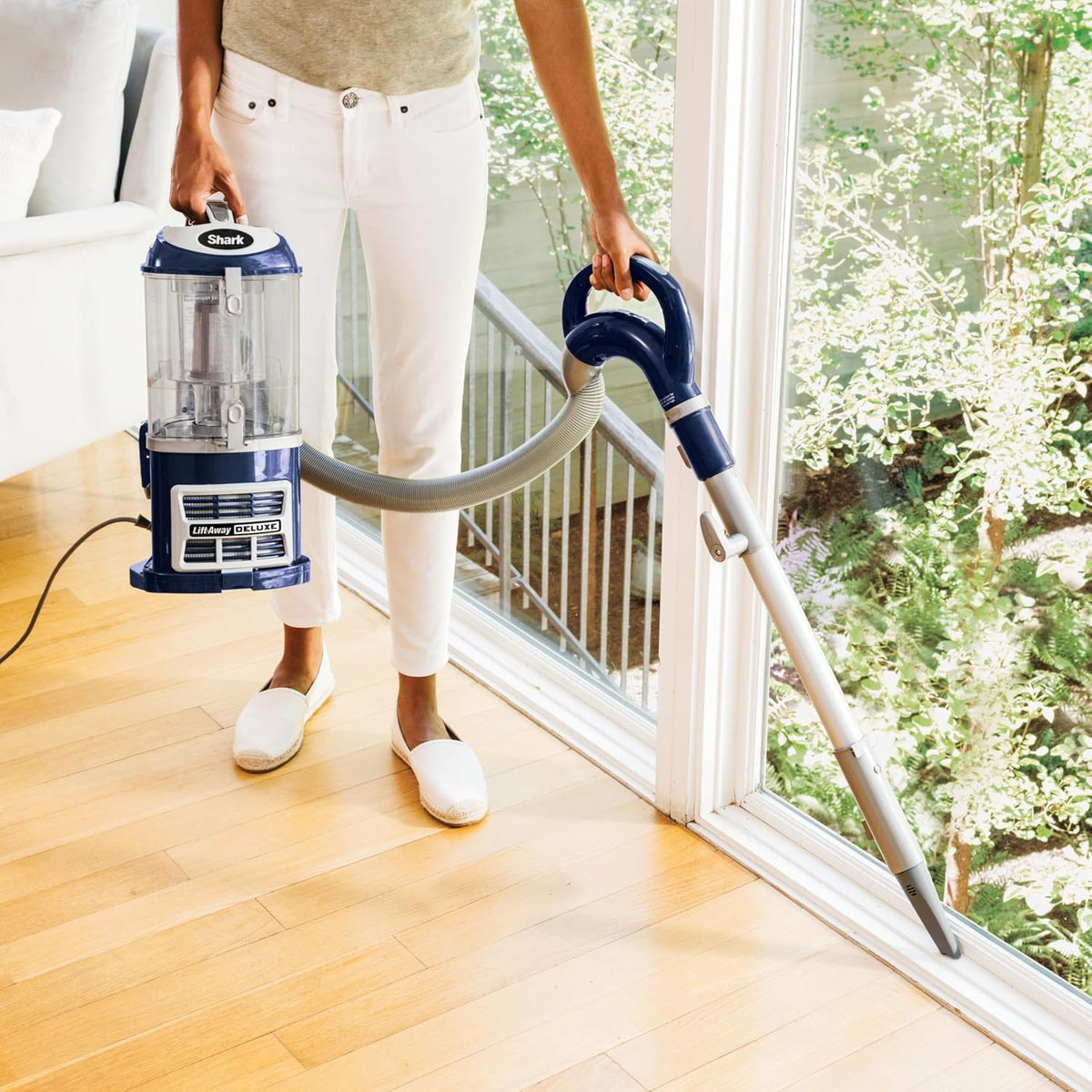 Shark  Upright Vacuum Navigator Lift-Away Deluxe  (Refurbished)